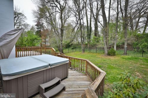 2076 Packard Ave, Huntingdon Valley PA 19006-6418 exterior