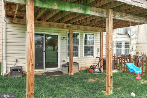 745 Blossom Dr, Hanover PA 17331-2077 exterior