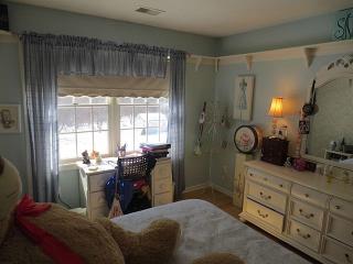 9 Meadow Wood Dr, Suffield, CT 06078-1354