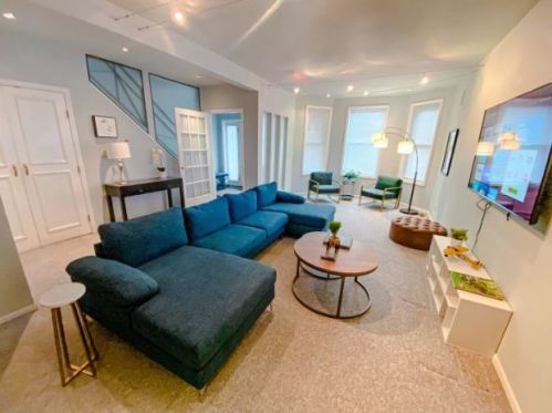 2743 Greenview Ave, Chicago IL 60657-4007 exterior