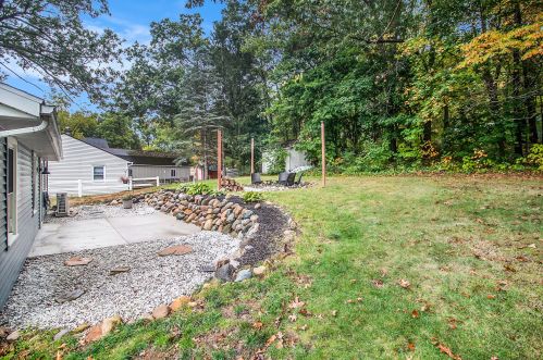 1480 Manitou Ln, Middlevle MI 49333-8305 exterior