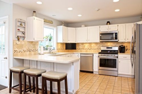 28 Adams Ave, Norwalk, CT 06851-2822