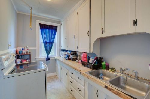 43 5 Ave, Woonsocket RI 02895-5019 exterior