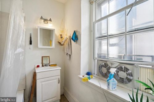 5045 Hazel Ave, Philadelphia PA 19143-1938 exterior