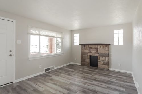 1737 Maine Ave, Pittsburgh PA  15122-3935 exterior