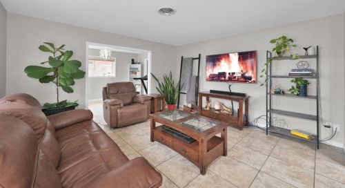 229 Elmwood St, Huntsville TX 77320-3408 exterior