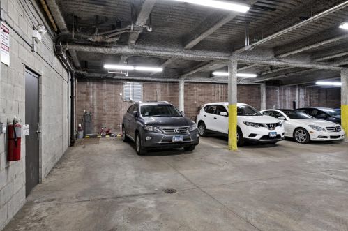 2847 Halsted St, Chicago IL 60657-5105 exterior