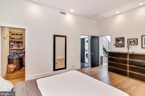 1261 26 St, Philadelphia PA 19146-4402 exterior