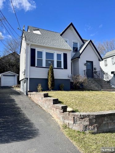 683 Ctr Ave, River Edge NJ 07661-2409 exterior