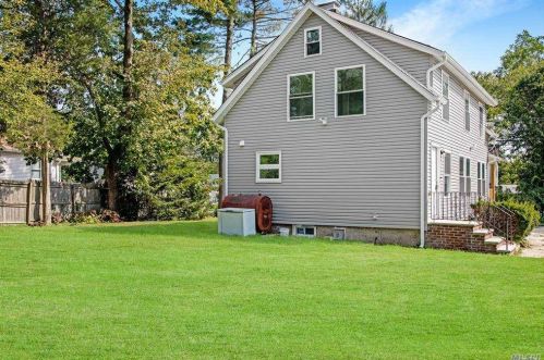 71 8 Ave, Huntington Station NY 11746-2210 exterior