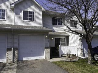 8671 Quarry Ridge Ln, Saint Paul MN  55125-7528 exterior