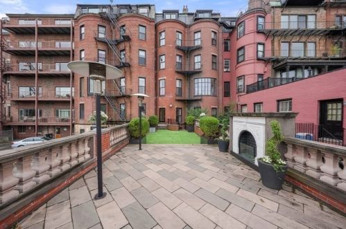 226 Beacon St, Boston MA exterior