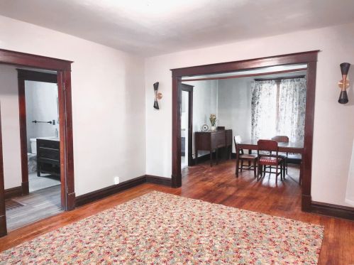 3852 Marietta Dr, Saint Louis, MO 63121-4810