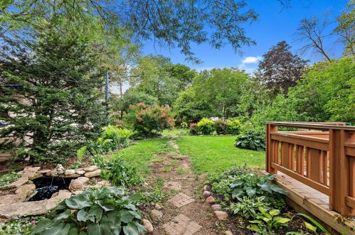 4085 110, Milwaukee WI 53222-1102 exterior