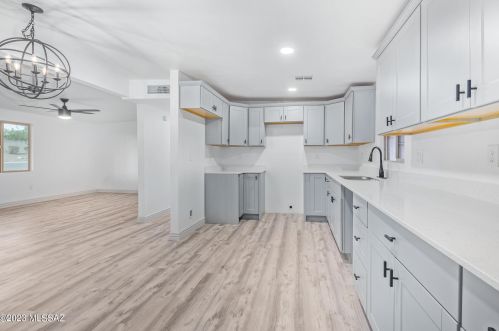 4121 Mars St, Tucson AZ 85741-1872 exterior