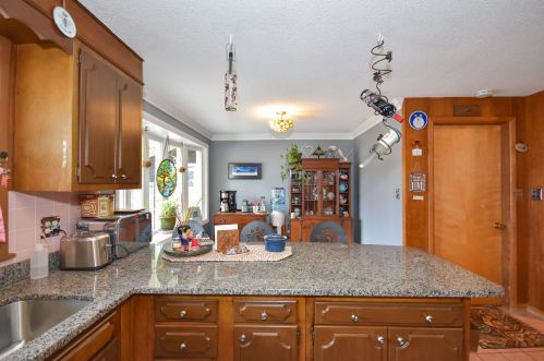 214 Dover Point Rd, Dover NH 03820-4635 exterior