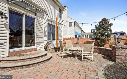 17 Fieldcrest Dr, Columbus NJ  08022-1959 exterior