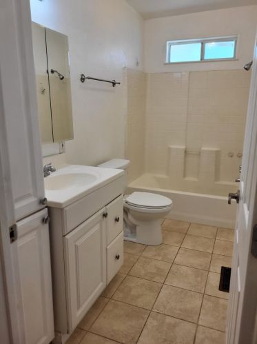 740 Mitchell Ave, Turlock CA 95380-4046 exterior