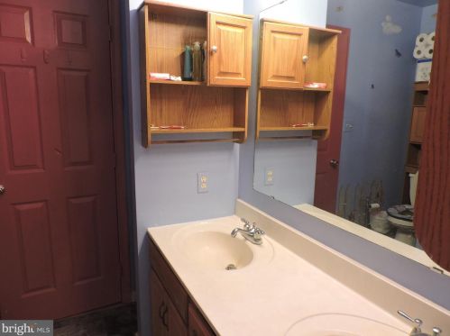 1053 Sterling Pl, Lancaster PA  17603-8839 exterior