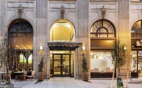 1425 Locust St, Philadelphia PA 19102-3832 exterior