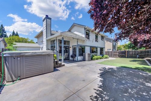 120 Hazelmere Dr, Folsom CA 95630-5522 exterior