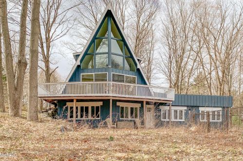 8239 Kephart Ln, Berrien Springs MI 49103-9570 exterior