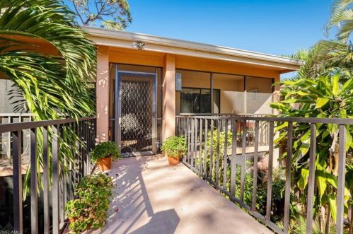 325 Bay Forest Dr, Naples, FL 34110-8652