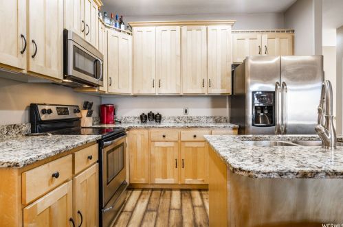 7381 Brittany Town Dr, Taylorsville UT 84084-4609 exterior