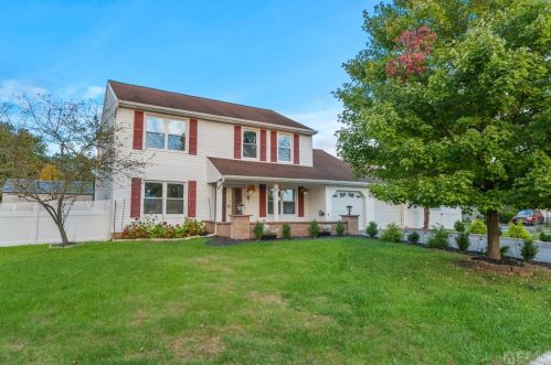 2 Thatcher Ct, Edison NJ  08820-2948 exterior