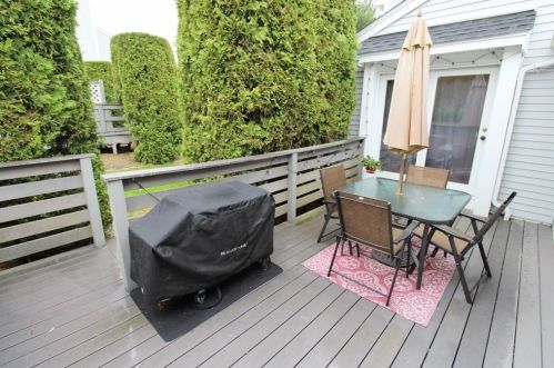 42 Alcott Cir, Taunton MA 02780-1058 exterior