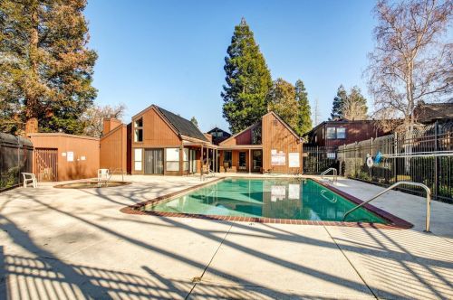 879 Camelback Pl, Concord CA 94523-1225 exterior