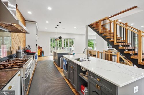 1916 Youngblood St, Mc Lean, VA 22101-5546