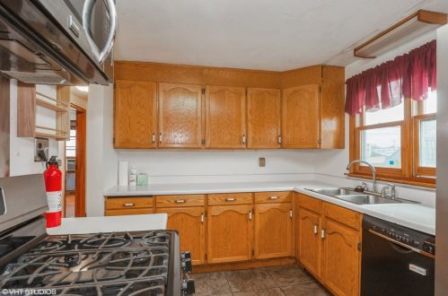 1816 Kellogg Ave, Waukegan IL 60087-4705 exterior