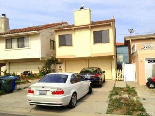 361 Rossmore Dr, Oxnard, CA 93035-4466