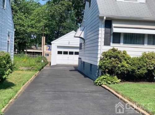 41 Maple Ave, Edison, NJ 08837-3317