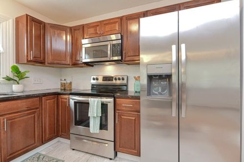 38 Berkshire St, Providence RI 02908-2503 exterior