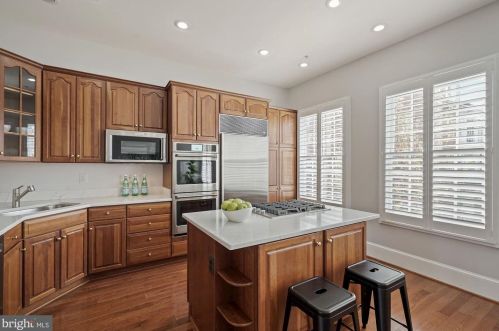 604 Frd Lndg Way, Alexandria VA 22314-3887 exterior