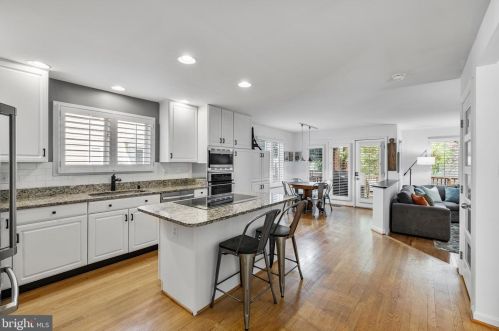 11207 Pavilion Club Ct, Herndon VA exterior