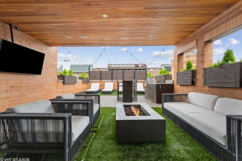 1508 Byron St, Chicago IL 60618-3709 exterior