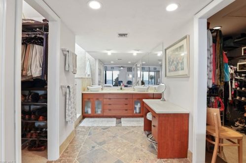 539 Bay Villas Ln, Naples FL 34108-2867 exterior