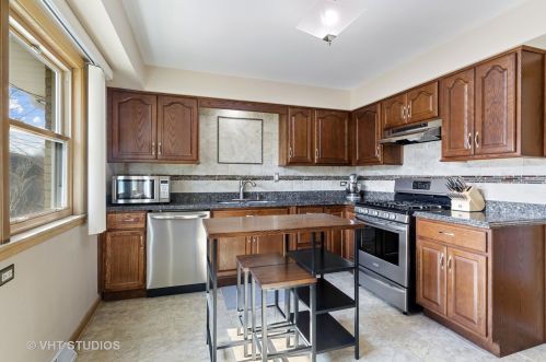 4542 Reserve Ave, Chicago IL 60656-2400 exterior