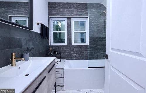 3016 Thayer St, Washington DC  20018-2505 exterior