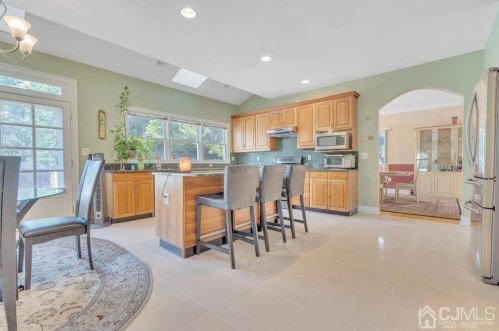 48 Farmhaven Ave, Edison NJ 08820-3220 exterior