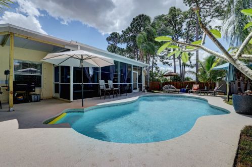 3444 Fashoda St, Fort Pierce FL 34953-4643 exterior