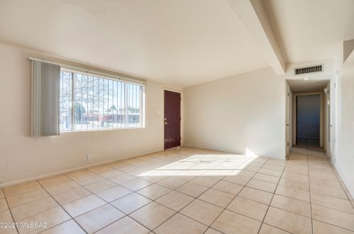 5209 25 St, Tucson AZ 85711-5912 exterior