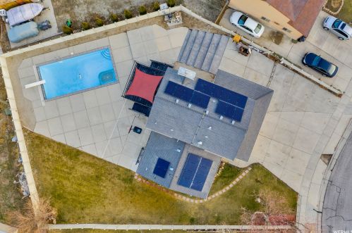 7529 Springbrook Dr, Taylorsville UT 84084-3654 exterior