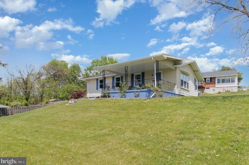 8366 Hilton St, Hummelstown PA  17036-8680 exterior