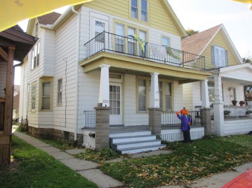 3331 Lincoln Ave, Milwaukee, WI 53215-2350