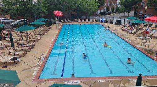 5082 Donovan Dr, Alexandria VA 22304-7755 exterior