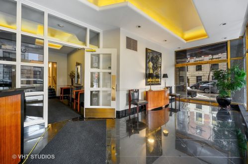 1335 Astor St, Chicago IL 60610-2152 exterior